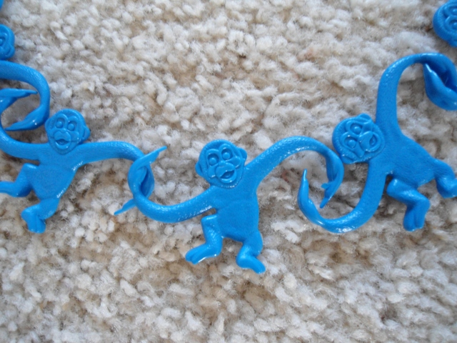 Even monkeys like to hang together!